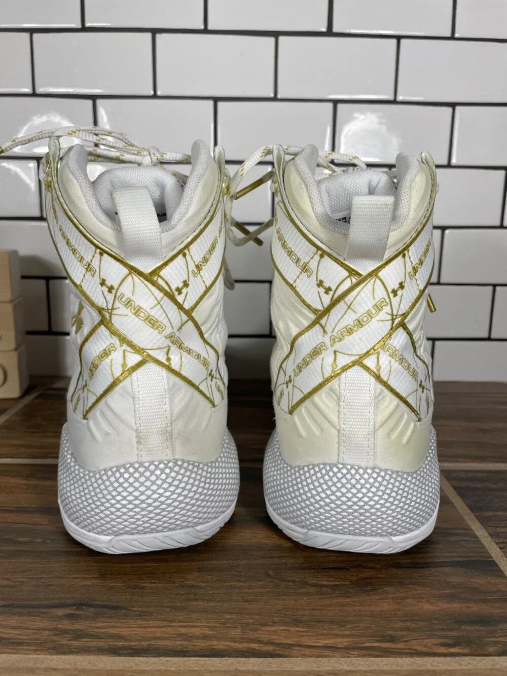Under Armour HOVR Highlight Ace Shoes Womens Sz 9 White Gold Volleyball Sneakers